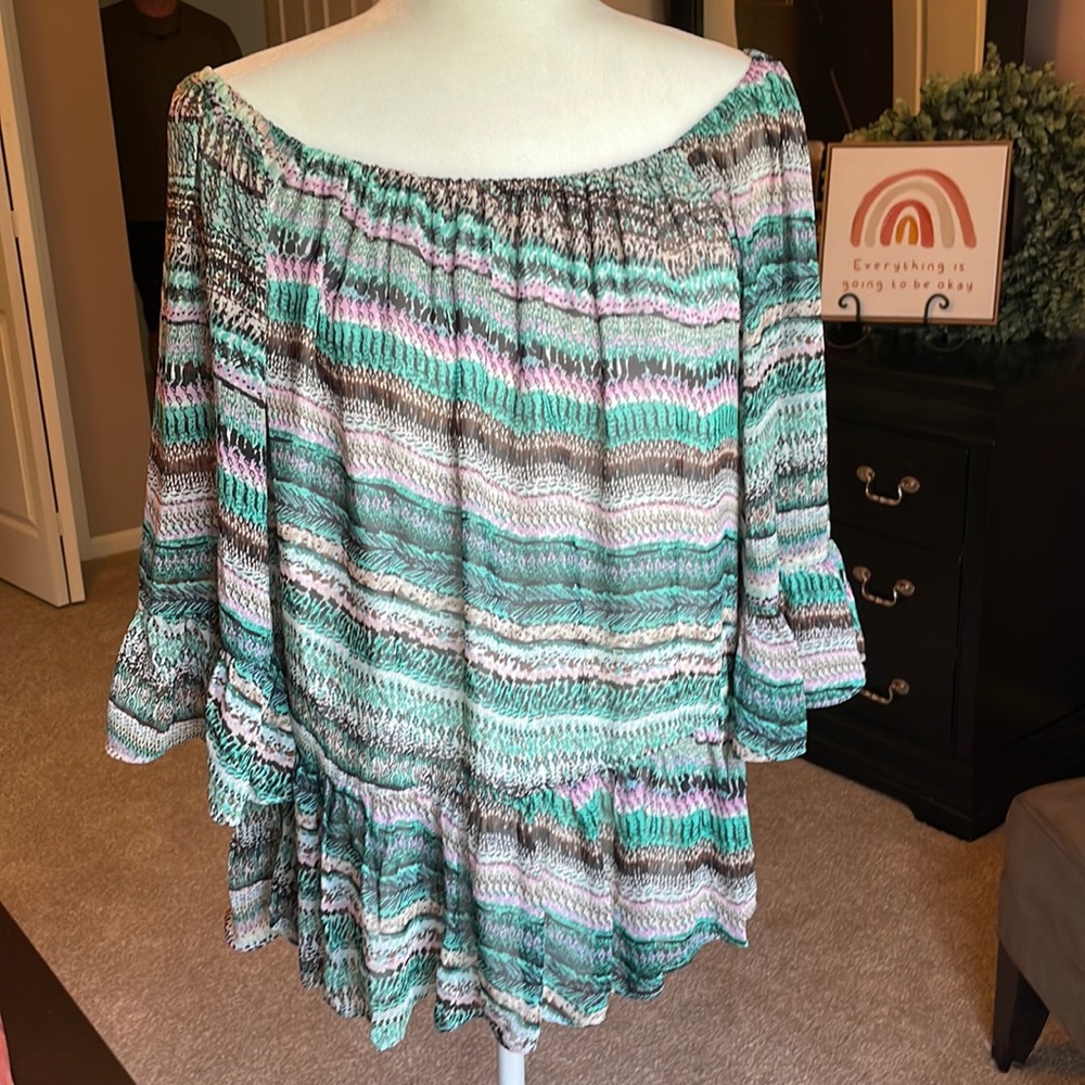 Versatile neckline. Option to wear Wear off shoulder